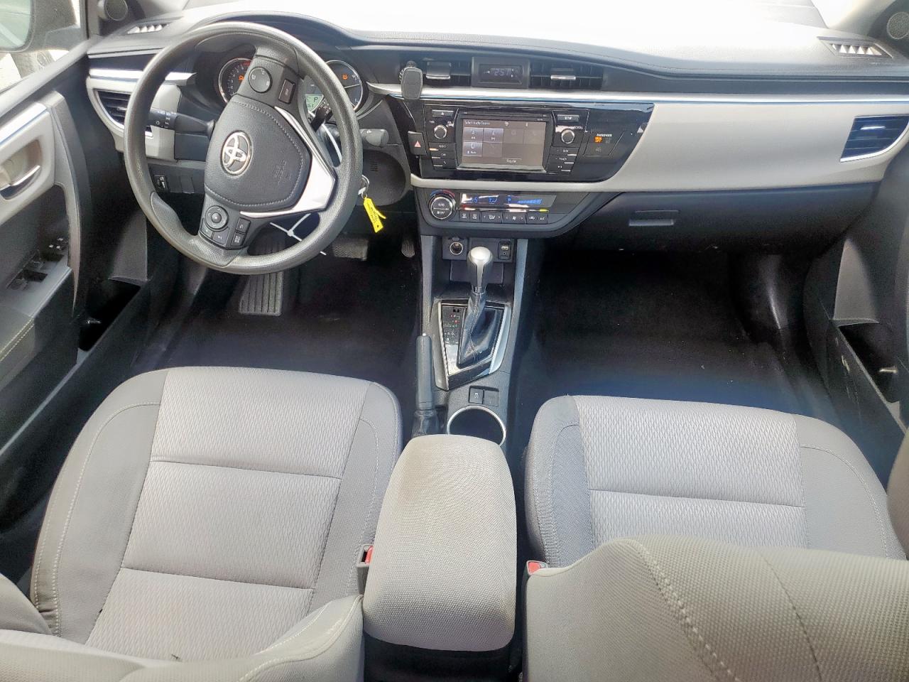 Toyota Corolla L Image 2