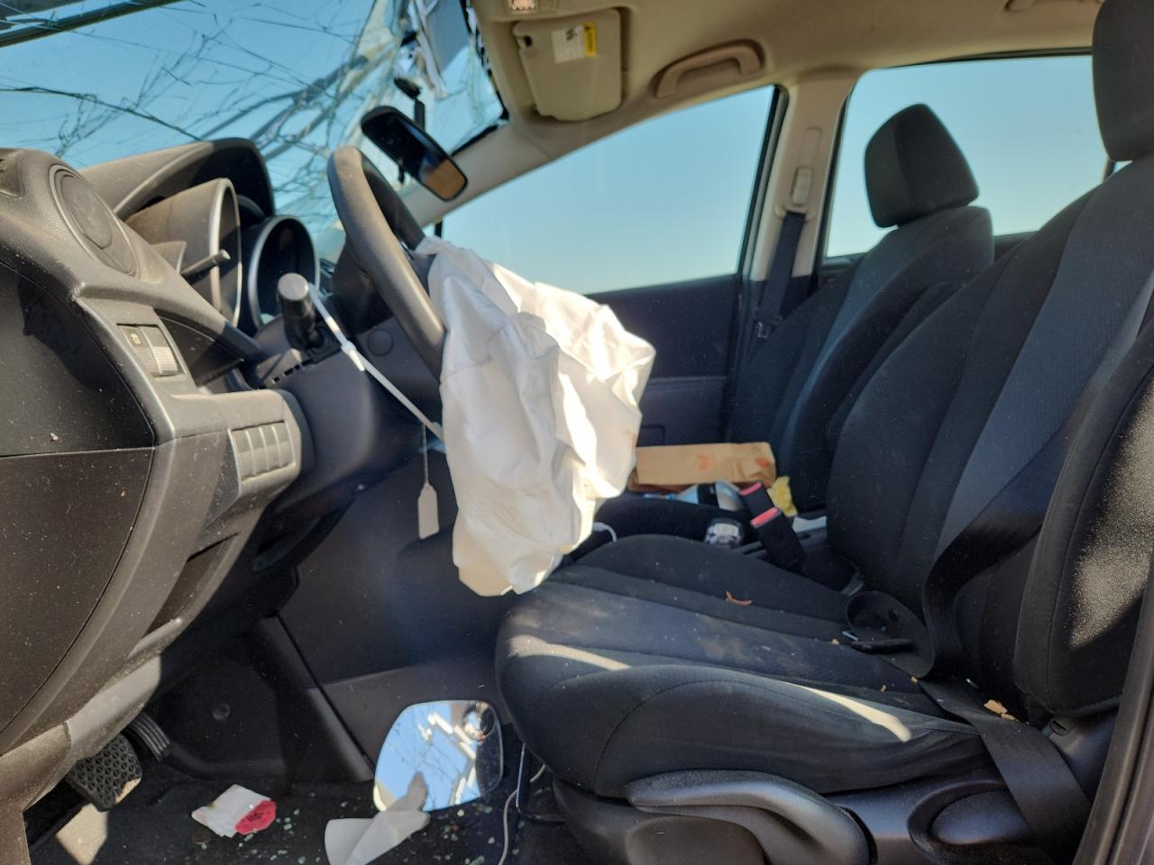 Mazda 5 Sport Image 3