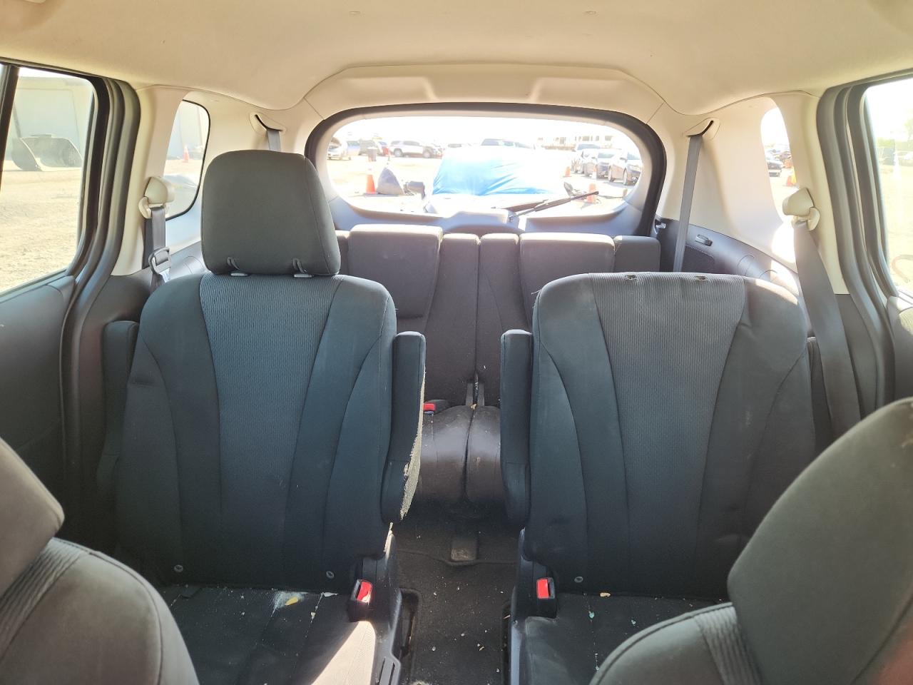 Mazda 5 Sport Image 11