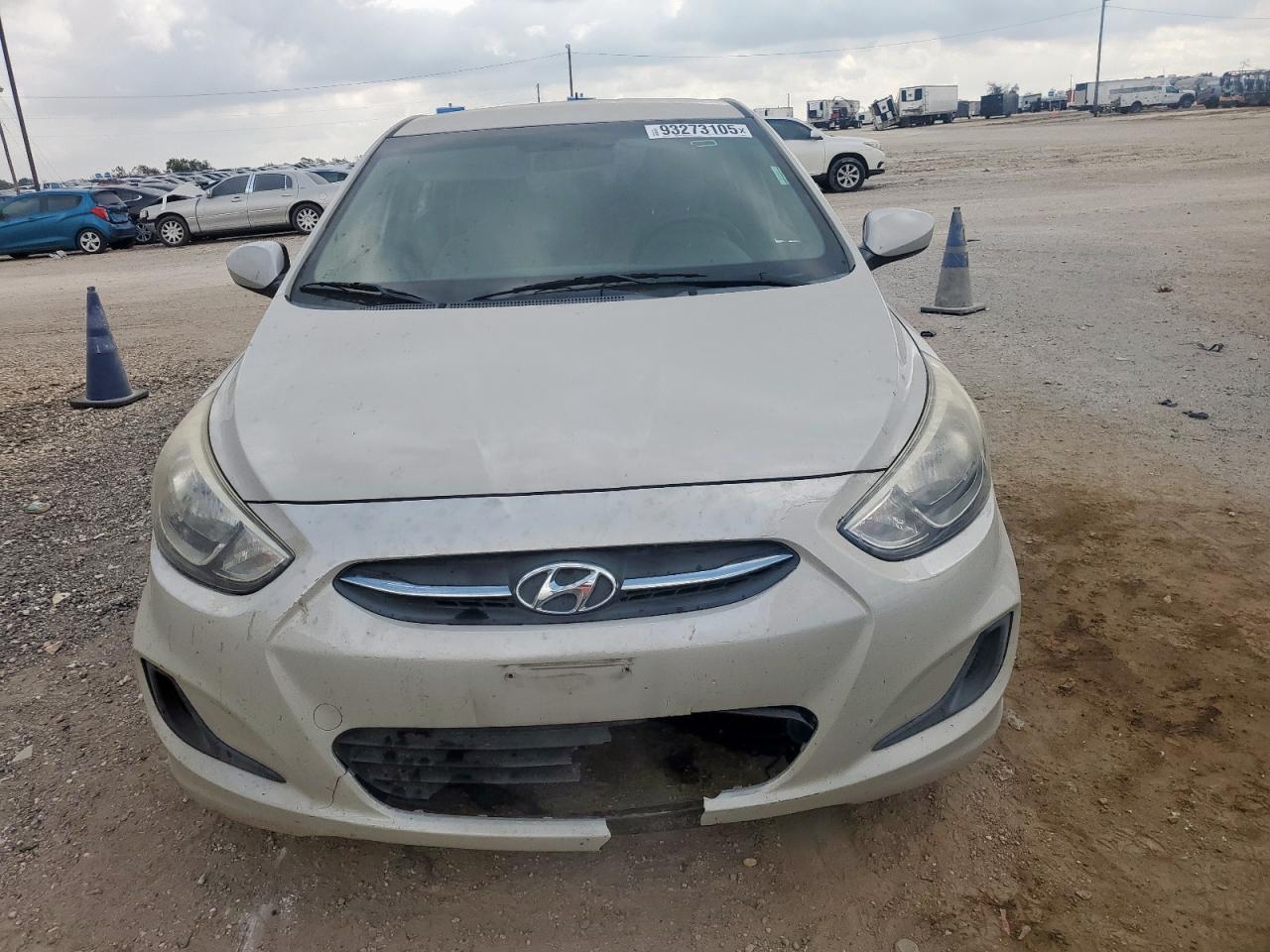 Hyundai ACCENT Se Image 12