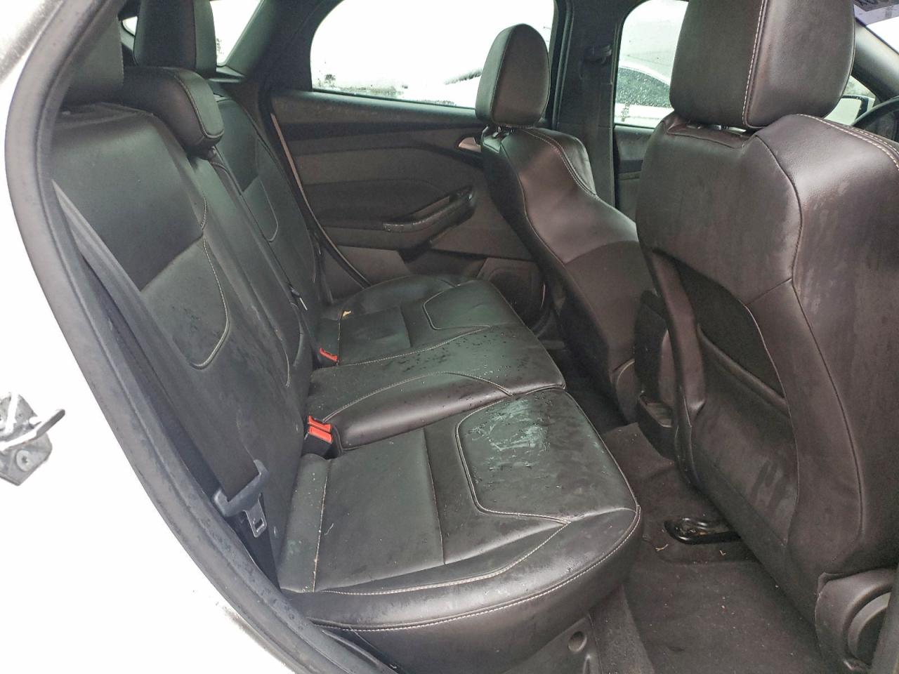 Ford Focus St Image 8