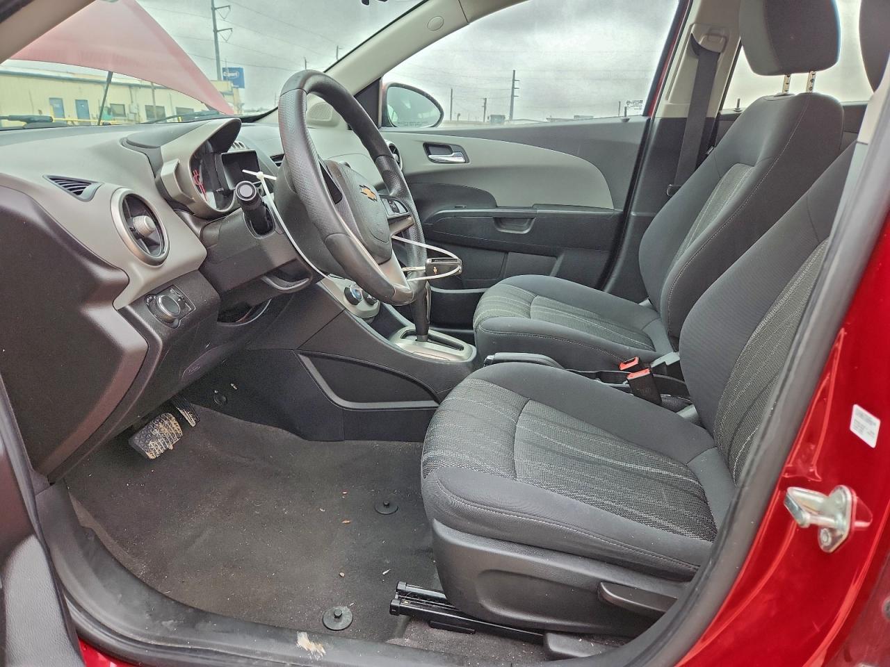 Chevrolet Sonic Lt Image 3