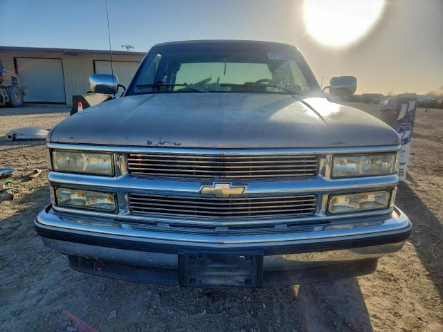 Chevrolet Silverado C1500 Image 2