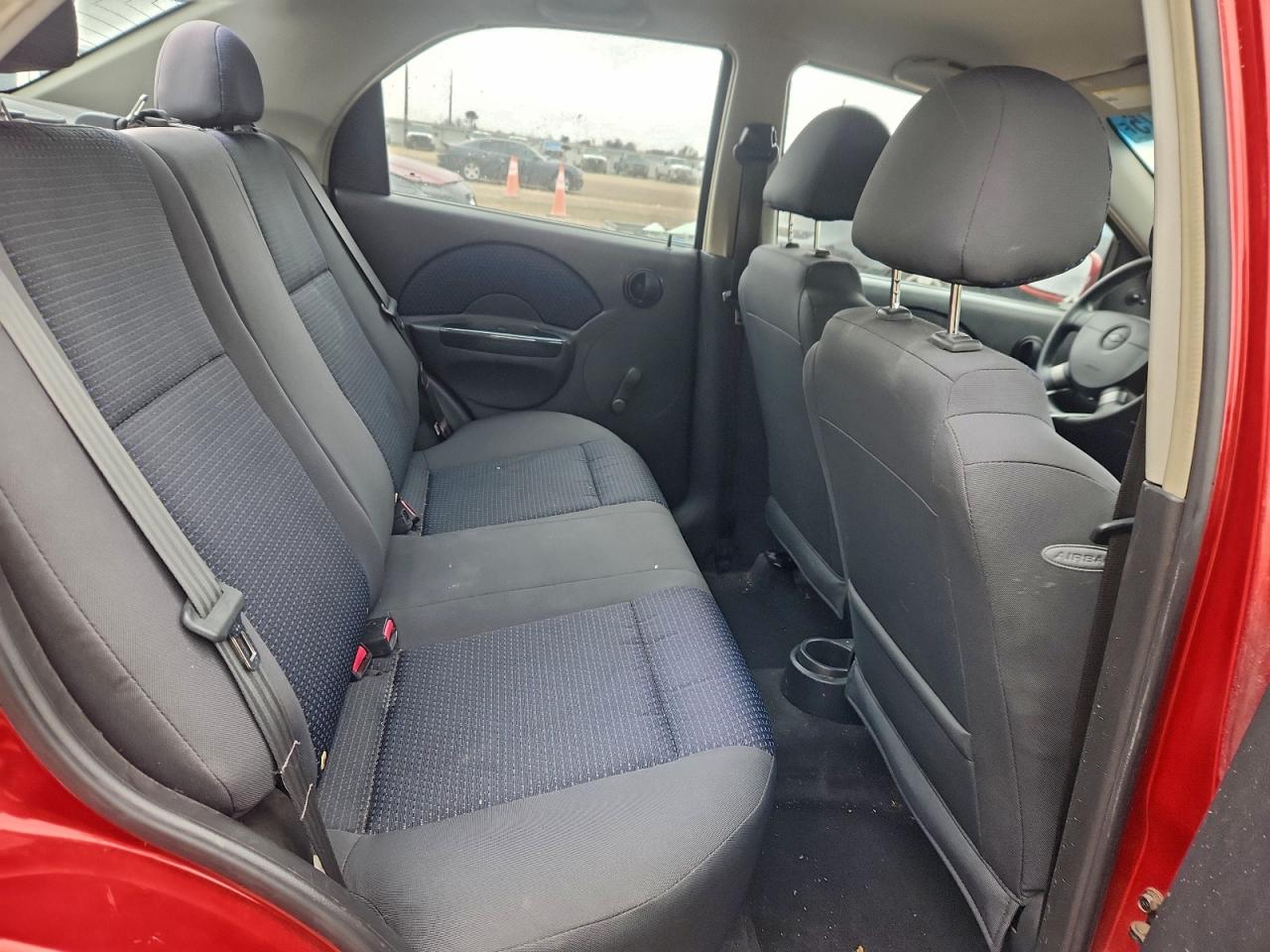 Chevrolet Aveo Base Image 11