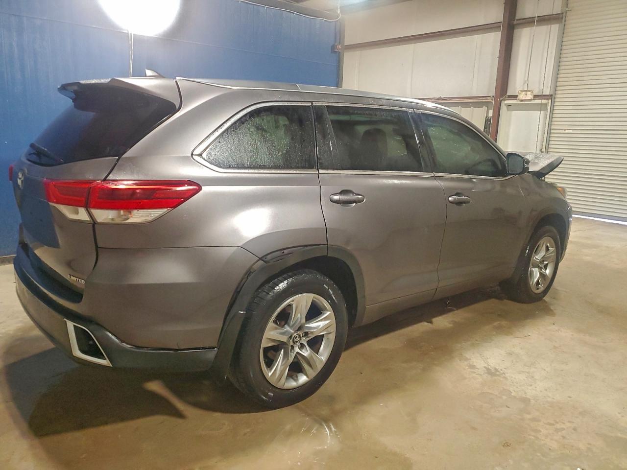 Toyota Highlander Limited Image 2