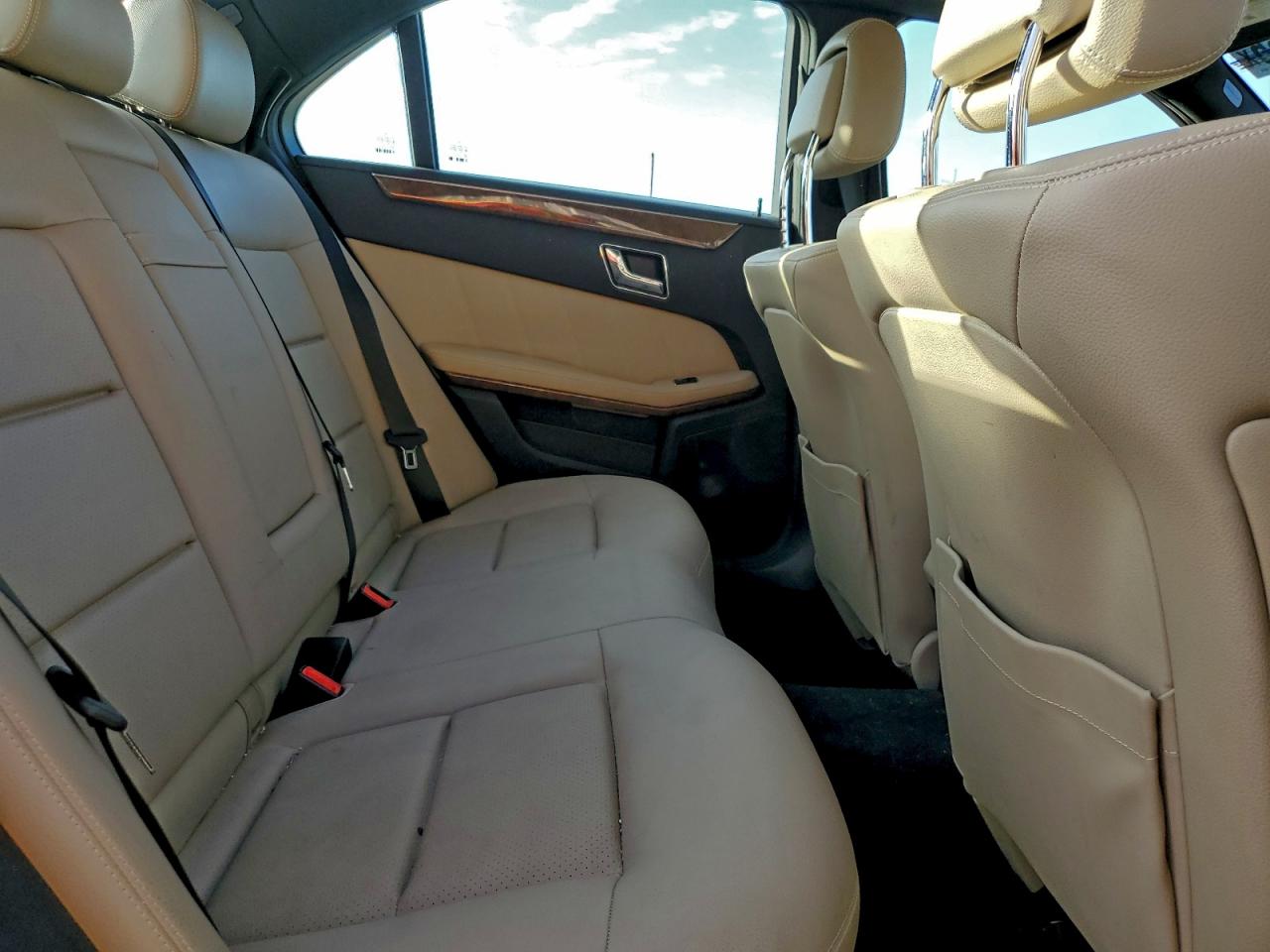 Mercedes-Benz E-Class 350 Image 9