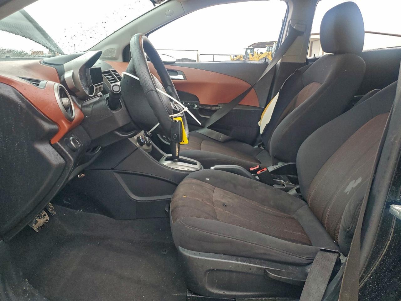 Chevrolet Sonic Lt Image 6