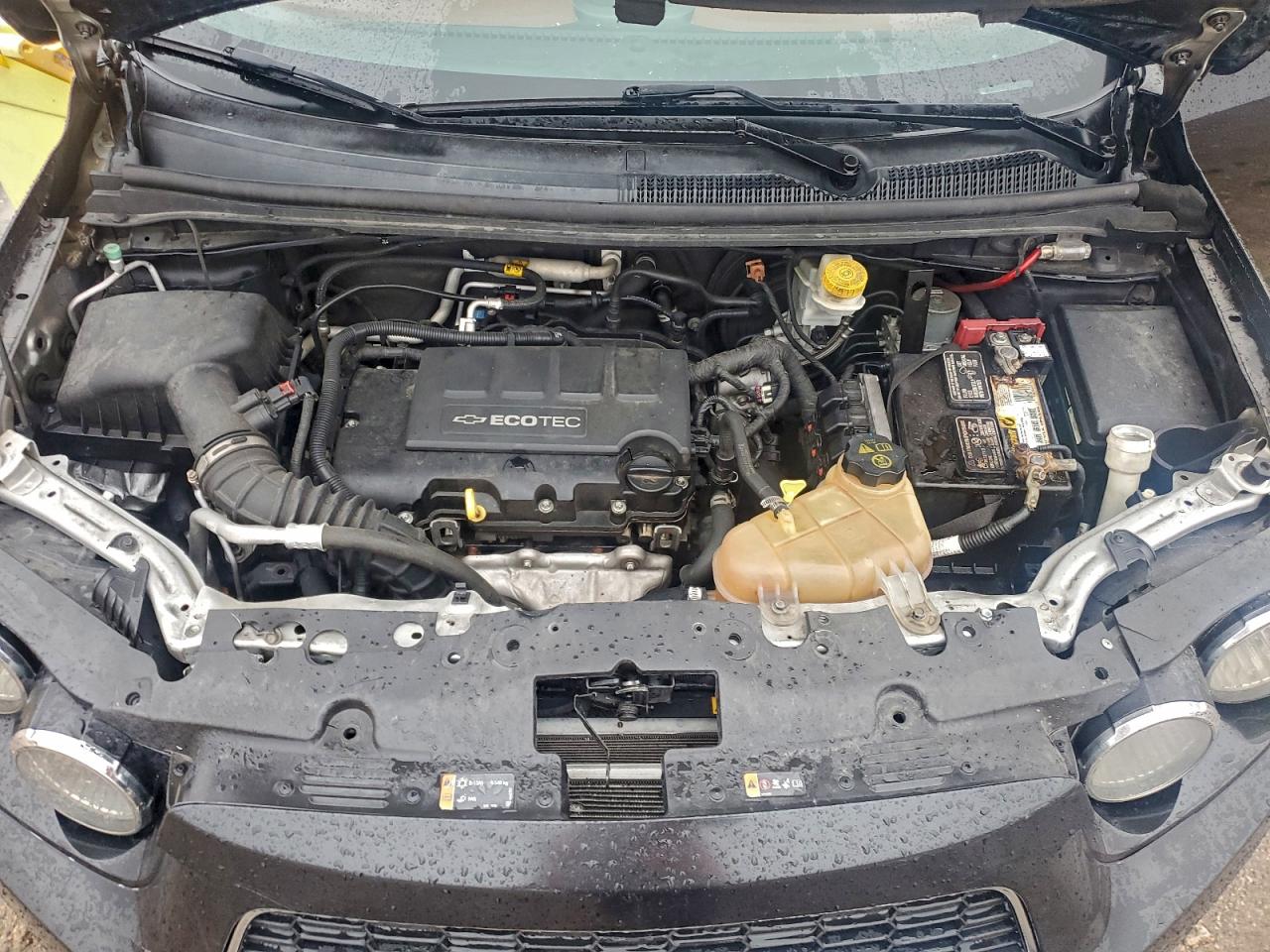 Chevrolet Sonic Lt Image 9