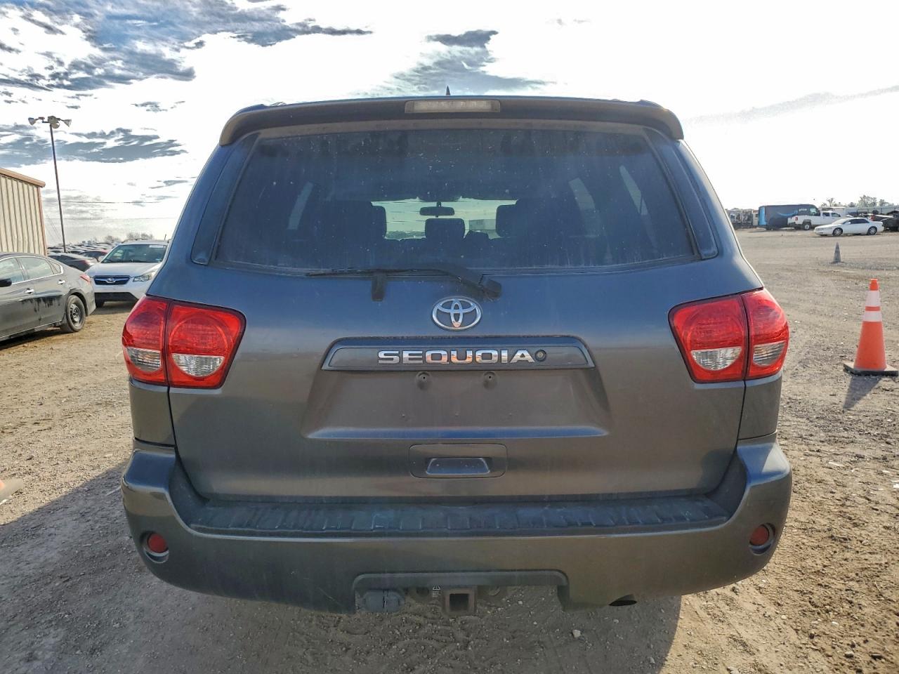 Toyota Sequoia Sr5 Image 13