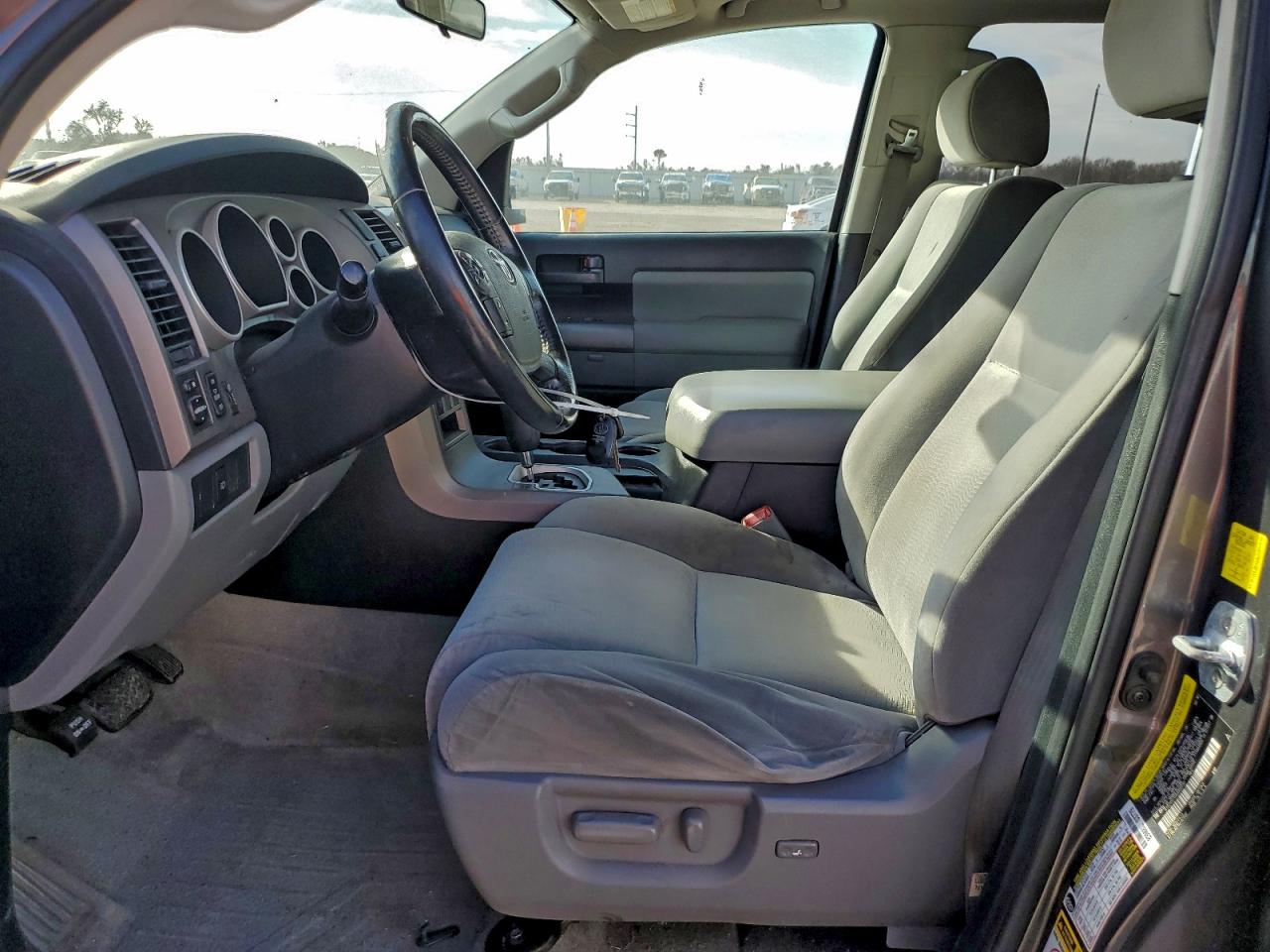 Toyota Sequoia Sr5 Image 2