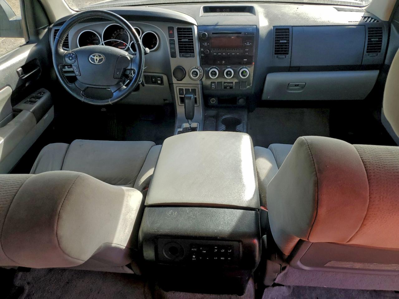 Toyota Sequoia Sr5 Image 12