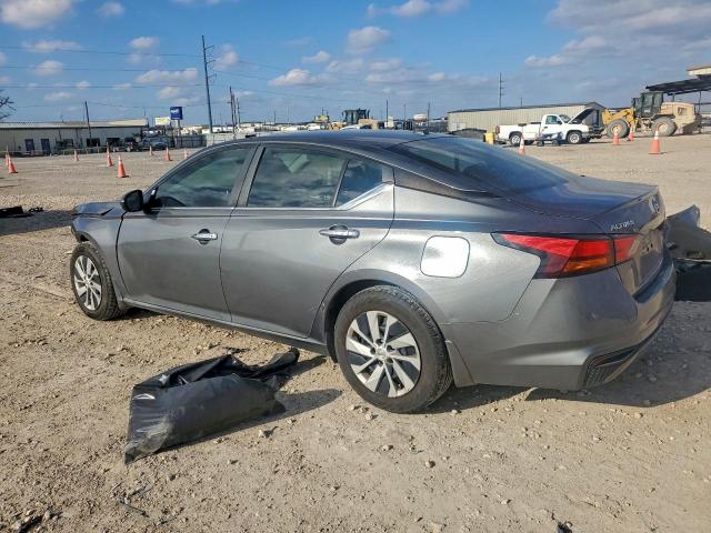 Nissan Altima S Image 3