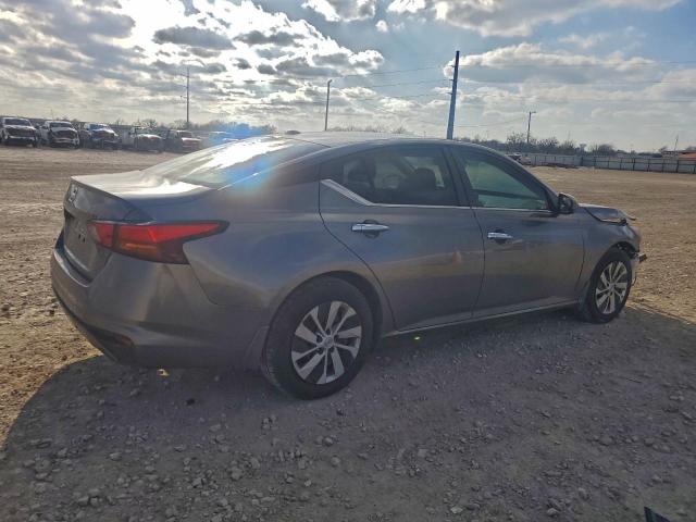 Nissan Altima S Image 7