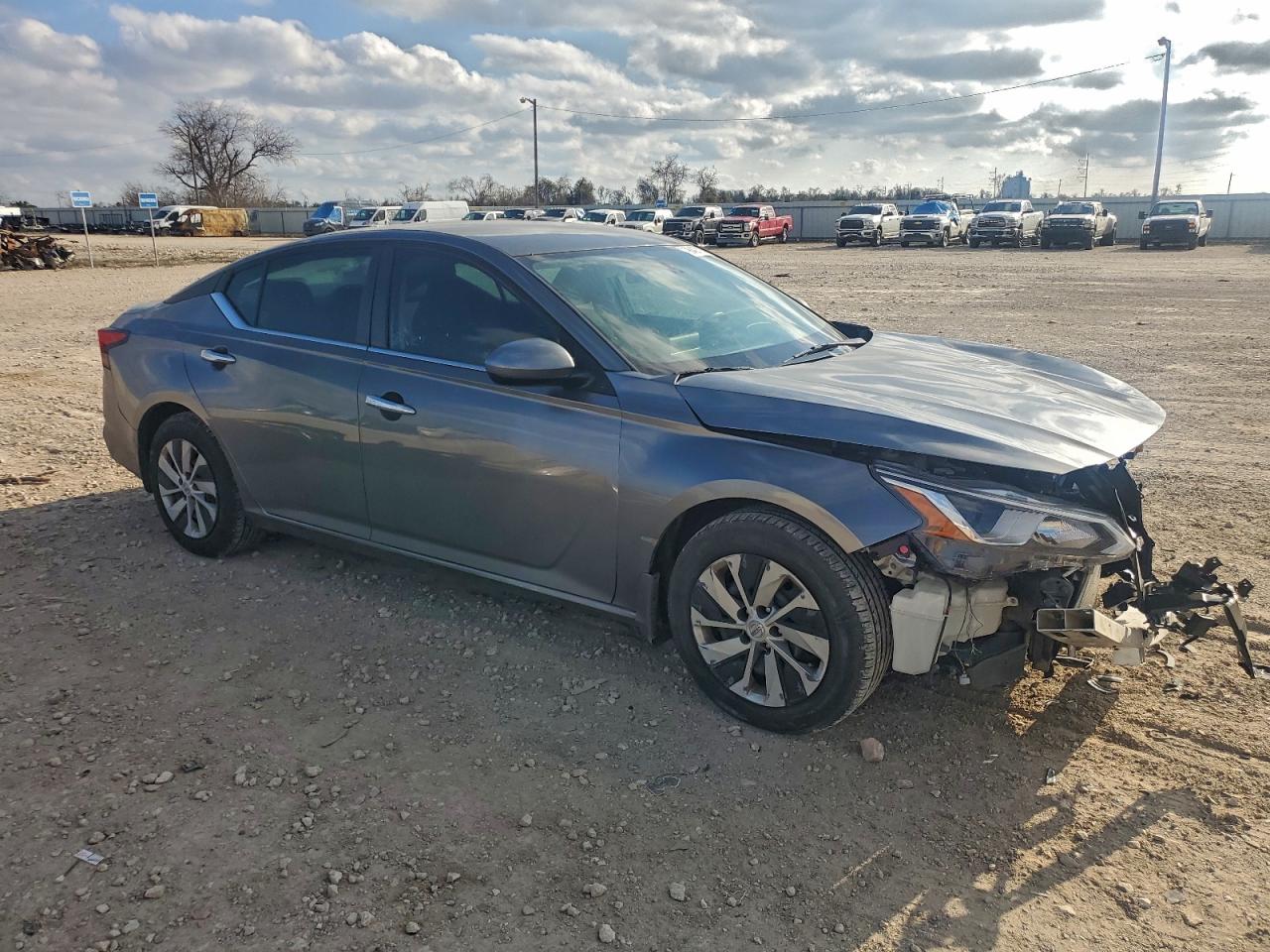 Nissan Altima S Image 6