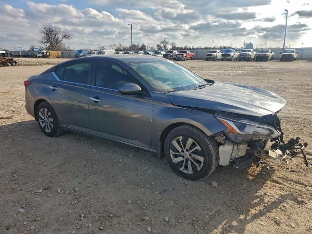 Nissan Altima S Image 6