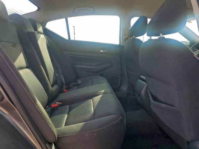 Nissan Altima S Image 4