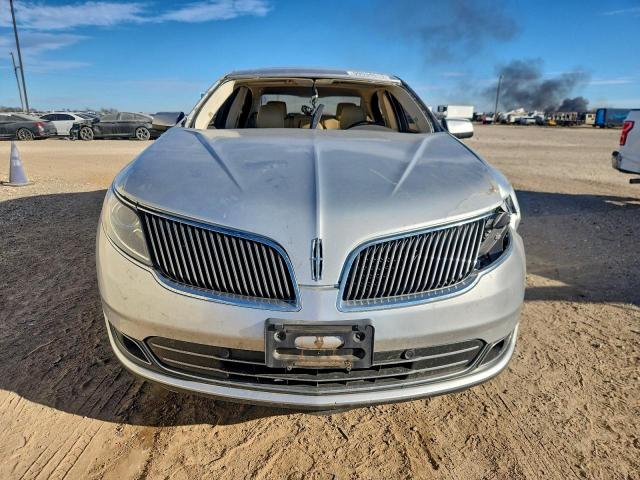 Lincoln MKS Image 12