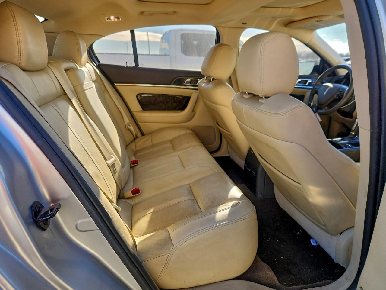 Lincoln MKS Image 2