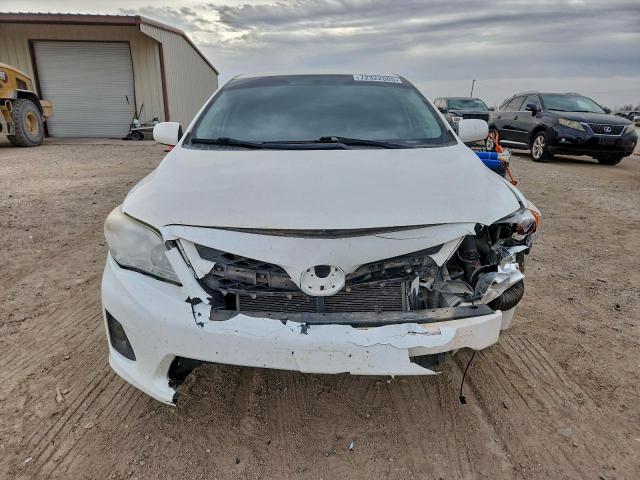 Toyota Corolla Base Image 10