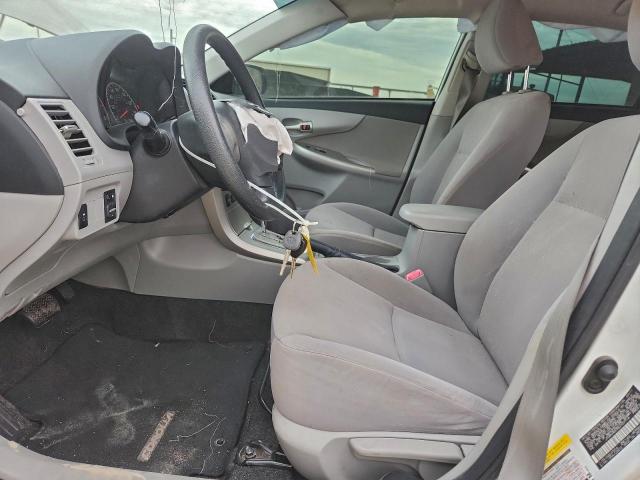 Toyota Corolla Base Image 12