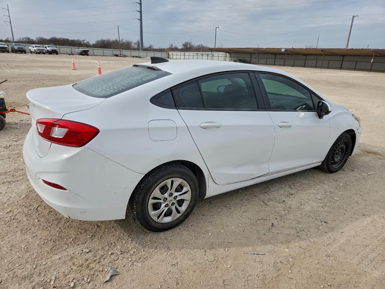 Chevrolet Cruze Ls Image 2