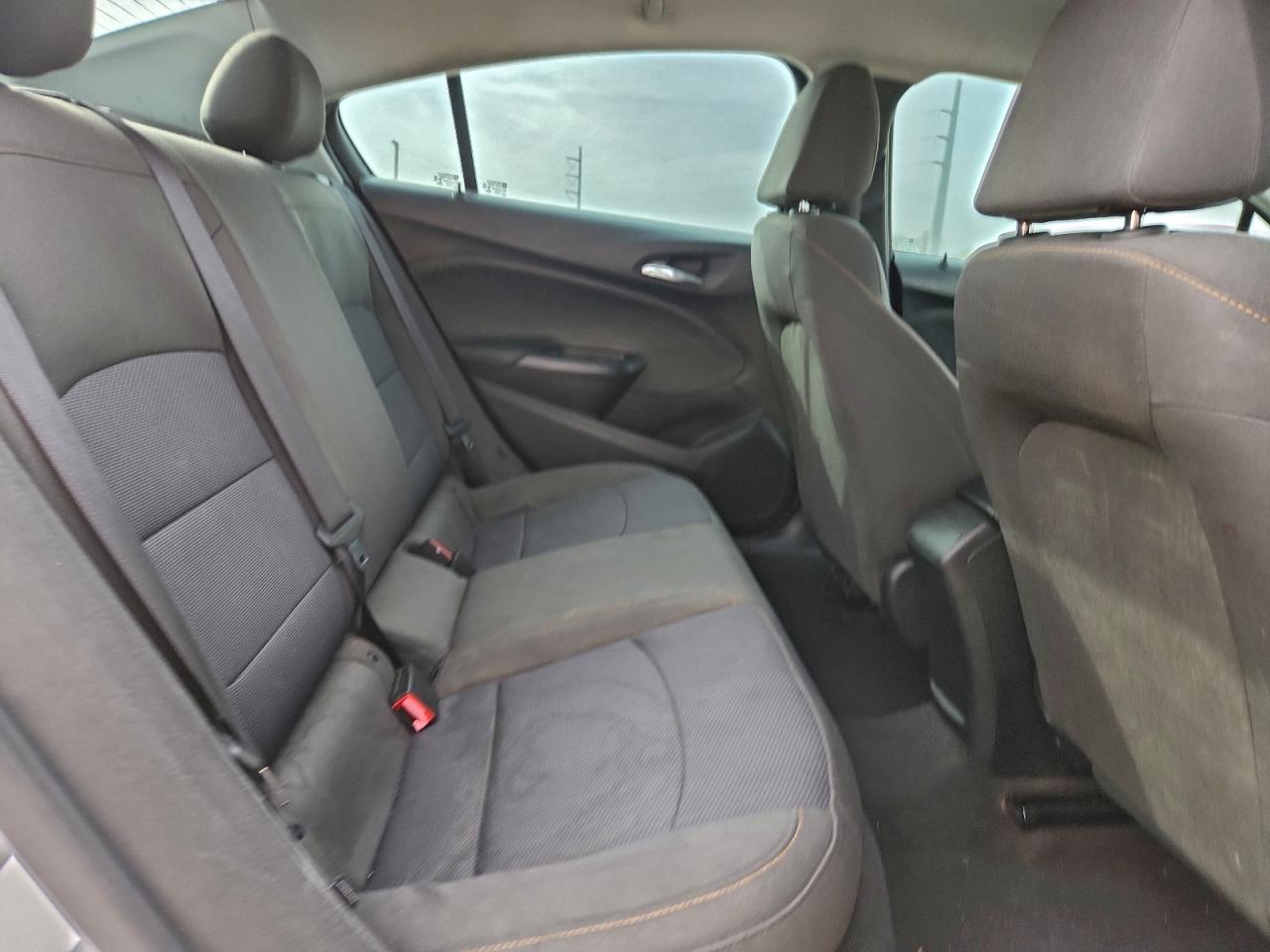 Chevrolet Cruze Ls Image 4