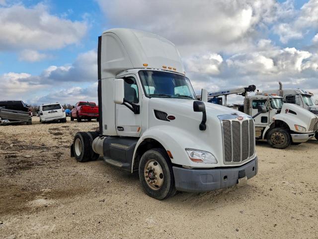  Salvage Peterbilt 579