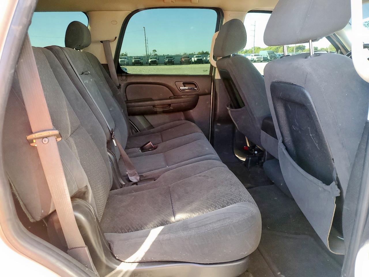 Chevrolet Tahoe C1500 Image 10