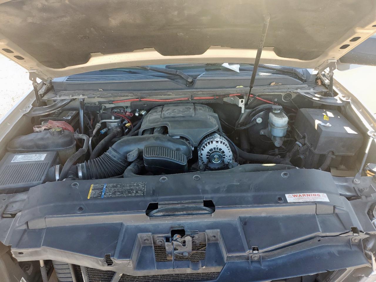 Chevrolet Tahoe C1500 Image 2